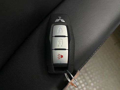 New 2026 Mitsubishi Outlander LE AWD/4WD image 31