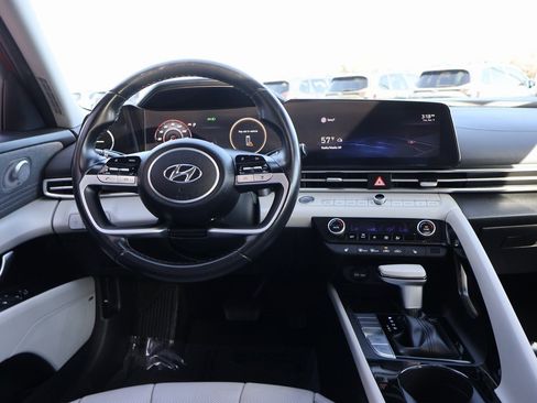 Certified 2022 Hyundai Elantra Limited image 19