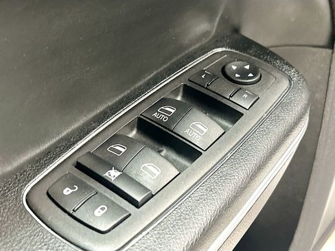 Used 2023 Chrysler 300 S image 18