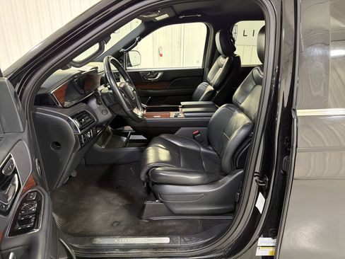 Used 2024 Lincoln Navigator L 4WD image 10