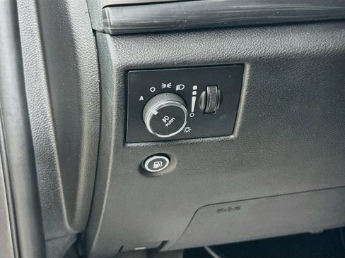 Used 2019 Jeep Grand Cherokee Laredo AWD/4WD image 11