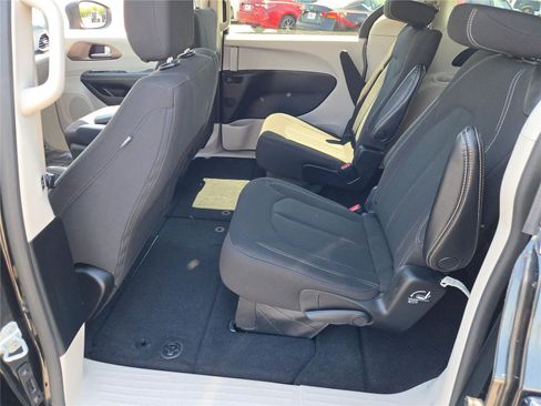 Certified 2023 Chrysler Voyager LX FWD image 21
