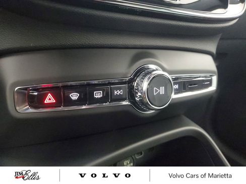 New 2026 Volvo XC40 B5 Core image 30