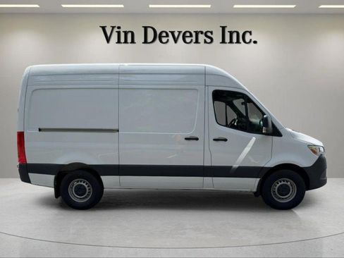 Used 2025 Mercedes-Benz Sprinter 2500 image 8