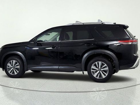 Used 2025 Nissan Pathfinder SL FWD image 4