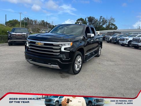Used 2024 Chevrolet Silverado 1500 High Country w/ High Country Premium Package AWD/4WD image 7