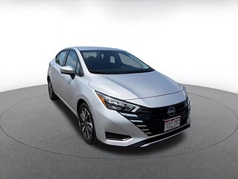 Used 2025 Nissan Versa SV FWD image 3