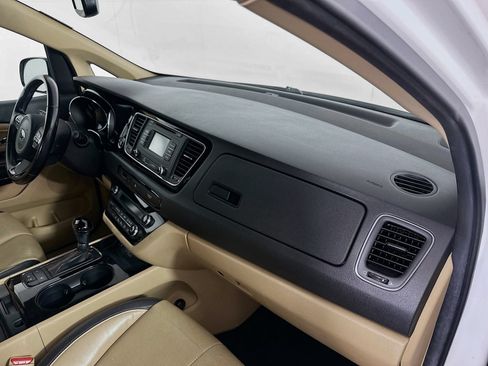 Used 2016 Kia Sedona EX FWD image 29
