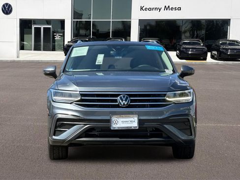 Used 2023 Volkswagen Tiguan SE w/ Panoramic Sunroof Package FWD image 9