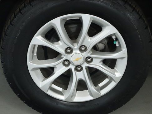 Used 2020 Chevrolet Equinox LT w/ Driver Convenience Package image 12