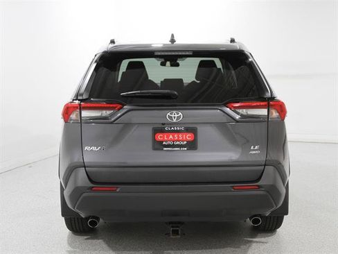 Used 2021 Toyota RAV4 LE image 17