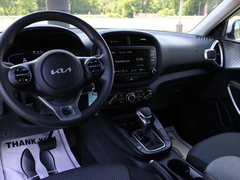 Used 2025 Kia Soul LX FWD image 18