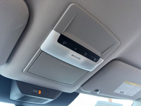 Used 2022 Nissan Pathfinder S image 27