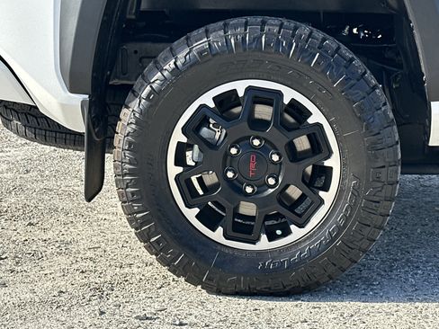 Used 2025 Toyota Tacoma TRD Off-Road w/ TRD Off Road Premium Package image 17