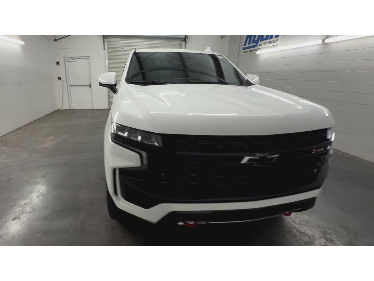 Certified 2024 Chevrolet Suburban Z71 w/ Luxury Package AWD/4WD image 3