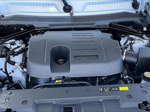 New 2026 Land Rover Defender 110 X-Dynamic SE image 11