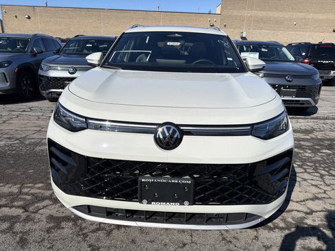 New 2026 Volkswagen Tiguan SEL R-Line image 3
