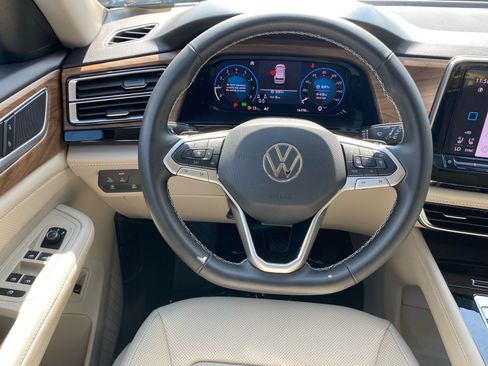 Certified 2026 Volkswagen Atlas SE w/ Panoramic Sunroof Package FWD image 5