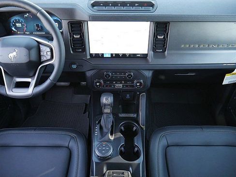 New 2025 Ford Bronco Badlands AWD/4WD image 19