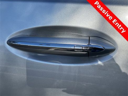 Used 2019 Buick Enclave Essence image 16