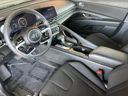 Used 2023 Hyundai Elantra SEL w/ Convenience Package FWD image 11
