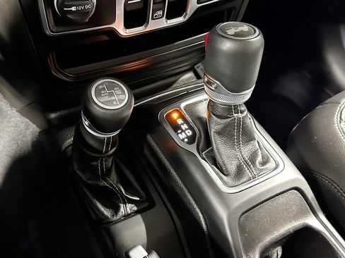 Used 2022 Jeep Wrangler Unlimited Sahara AWD/4WD image 19