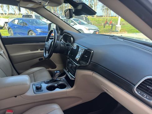 Used 2021 Jeep Grand Cherokee Limited w/ Luxury Group II image 17