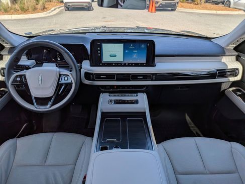 Certified 2025 Lincoln Aviator Reserve image 15