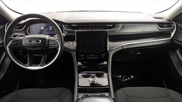 Used 2024 Jeep Grand Cherokee Laredo RWD image 27