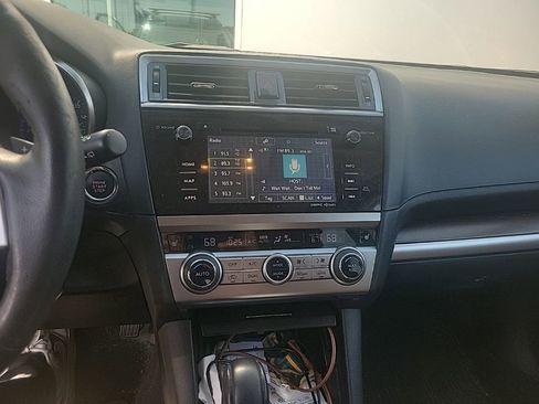 Used 2017 Subaru Outback 3.6R Touring w/ Popular Package #5A AWD/4WD image 9