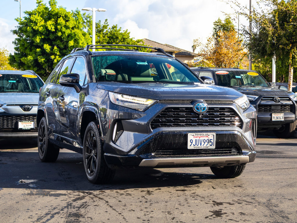 Used 2023 Toyota RAV4 XSE AWD/4WD image 2