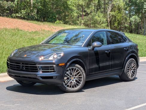 Used 2023 Porsche Cayenne Platinum Edition AWD/4WD image 1