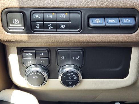 Used 2023 GMC Yukon XL Denali AWD/4WD image 20
