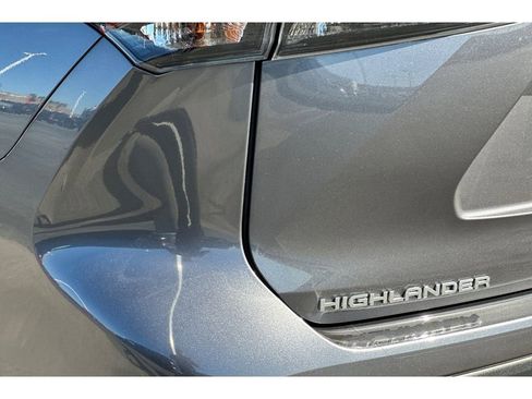 Used 2023 Toyota Highlander LE image 33