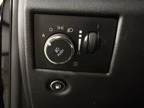 Used 2019 Jeep Grand Cherokee Altitude AWD/4WD image 18