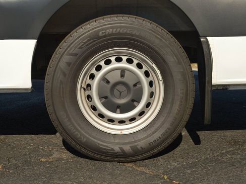 Used 2025 Mercedes-Benz Sprinter 2500 image 18