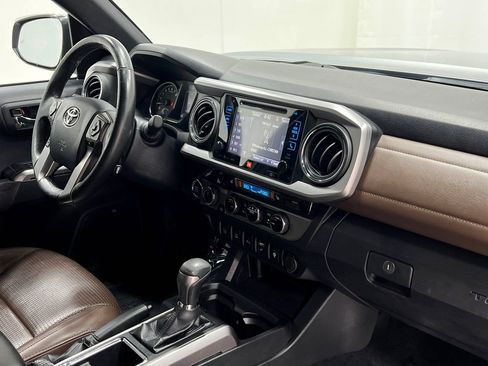 Used 2017 Toyota Tacoma Limited w/ Tow Package AWD/4WD image 22