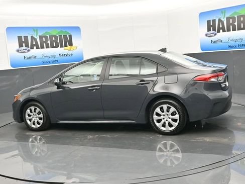 Used 2025 Toyota Corolla LE image 3