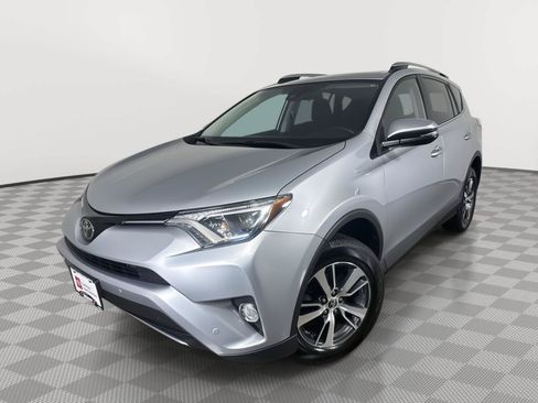 Used 2018 Toyota RAV4 XLE AWD/4WD image 1