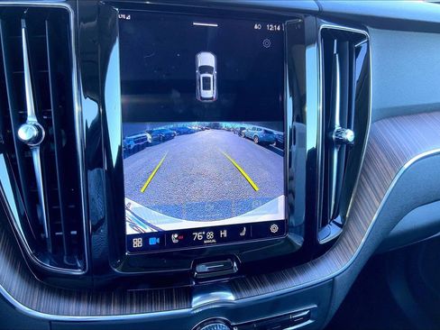 Used 2022 Volvo XC60 B5 Momentum w/ Climate Package image 27