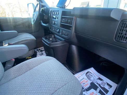 Used 2021 GMC Savana 3500 w/ Power Convenience Package image 18