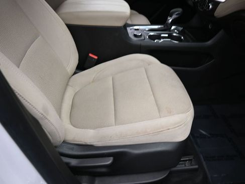 Used 2023 Chevrolet Traverse LS FWD image 37