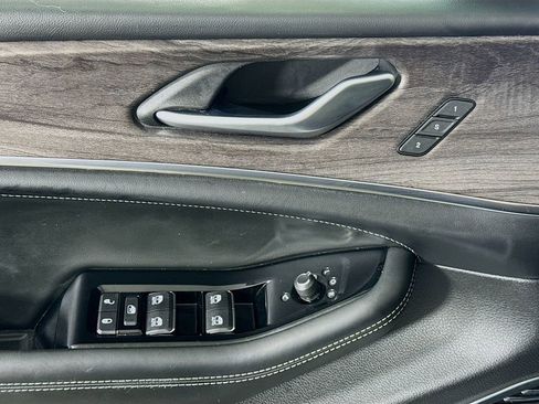 Used 2023 Jeep Grand Cherokee Overland image 26