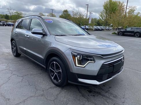 Used 2024 Kia Niro LX FWD image 8