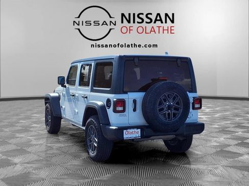 Used 2024 Jeep Wrangler Unlimited Sport AWD/4WD image 3