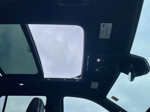 Used 2023 Cadillac Escalade Premium Luxury image 17