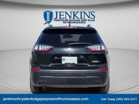 Used 2019 Jeep Cherokee Latitude Plus w/ Comfort/Convenience Group image 6