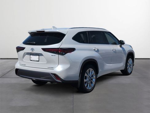 New 2026 Toyota Highlander Limited image 5