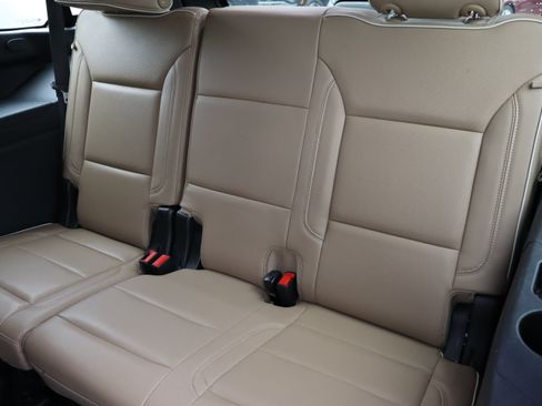 Used 2021 Chevrolet Tahoe Premier w/ Premium Package RWD image 34
