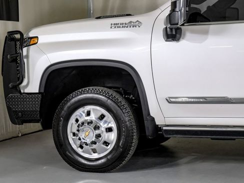Used 2025 Chevrolet Silverado 3500 High Country w/ High Country Premium Package AWD/4WD image 12